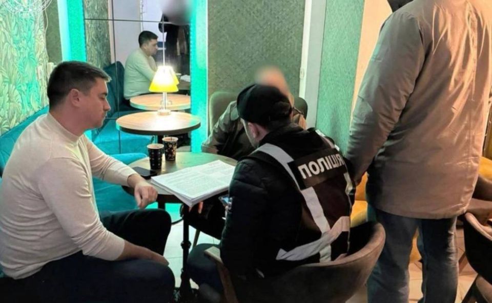 Украинского наемника с гражданством США обманули на $85 тыс., пообещав ему лазерное оружие, чтобы сбивать беспилотники и ракеты