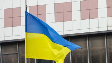 "Я распорядился снять украинский флаг": Впервые с 2022 года - Чехия отказалась от жёлто-голубого полотна. Что сказали в Киеве?
