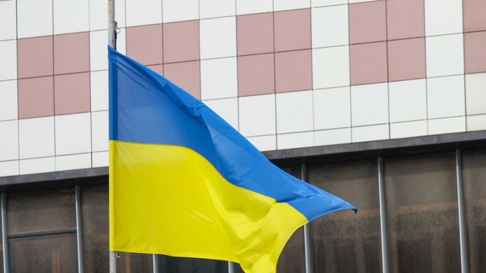 "Я распорядился снять украинский флаг": Впервые с 2022 года - Чехия отказалась от жёлто-голубого полотна. Что сказали в Киеве?