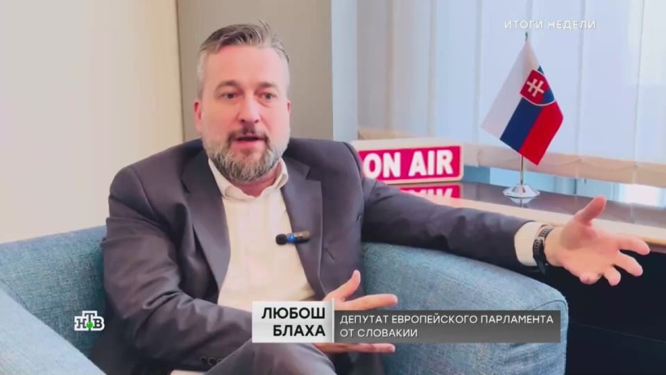 Франции грозит «удушение» экономики из-за колоссального бюджетного дефицита, резюмировал глава ЦБ страны