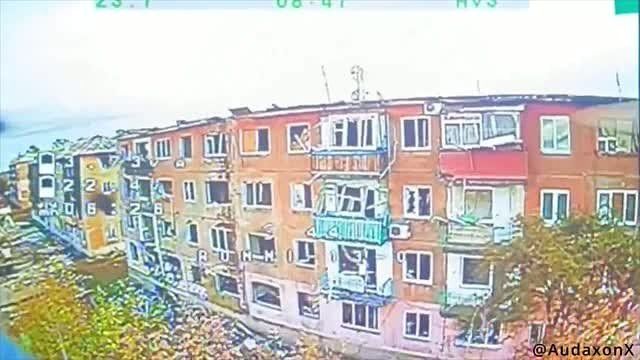 Неудачная попытка атаки многоэтажки в Димитрове дроном ВСУ попала на видео