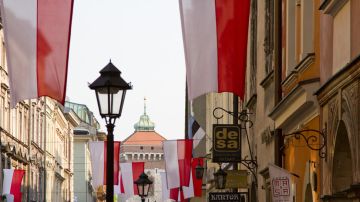 Bloomberg: поддержка Польшей украинцев дала трещину в опасный момент