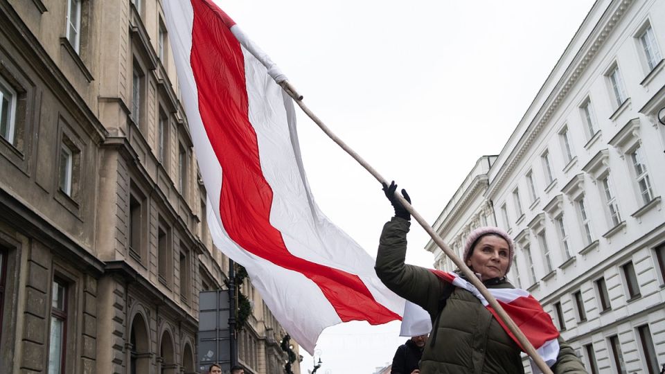 Негатив к беженцам из Украины в Польше растет: половина поляков против льгот для украинцев