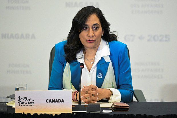 Глава МИД Ананд: Канада настаивает на сохранении коллективных санкций против РФ