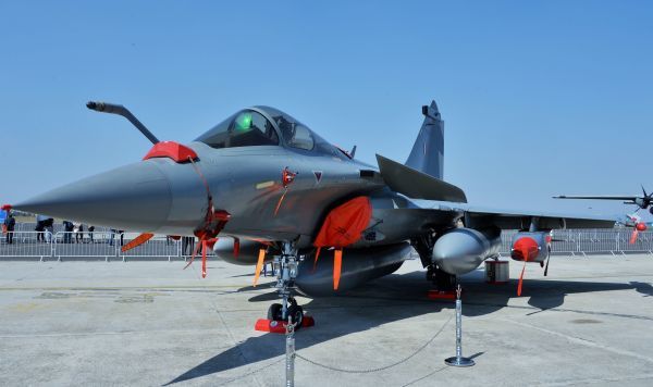 Филиппо: Макрон может пообещать Зеленскому истребители Rafale