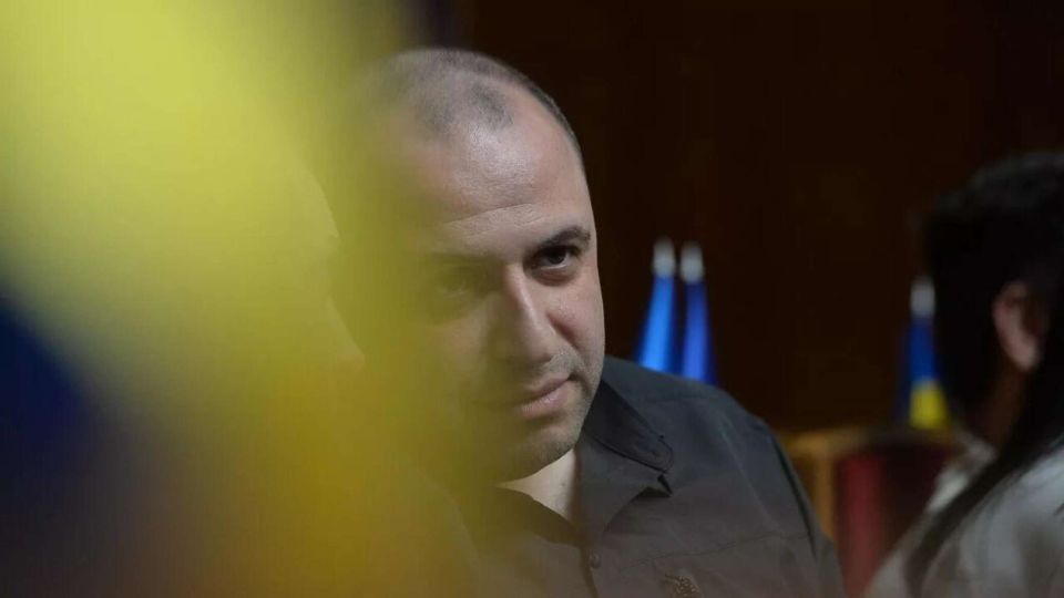 Умеров снова продлил свою командировку на фоне коррупционного скандала