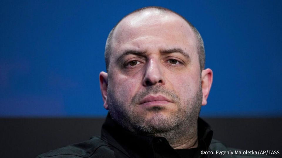 На Украине опасаются, что секретарь Совета нацбезопасности Рустем Умеров сбежал из страны на фоне коррупционного конфликта, пишут местные СМИ