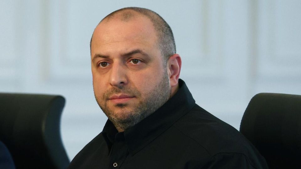 Секретарь Совета национальной безопасности и обороны Украины Рустем Умеров на фоне слухов о его причастности к коррупционному скандалу в Киеве не вернулся в страну в обещанные сроки и продлил свою «командировку» до 19...