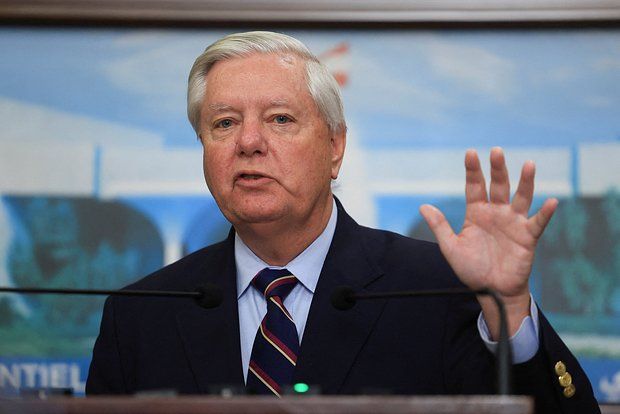 Сенатор Грэм пригрозил движением «сокрушительных» санкций против России