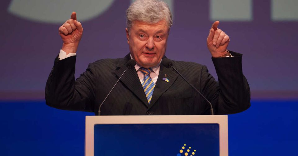 Порошенко* блокировал трибуну Рады, требуя отставки кабмина