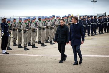 Журналист рассказал о конфузе Зеленского на встрече с Макроном