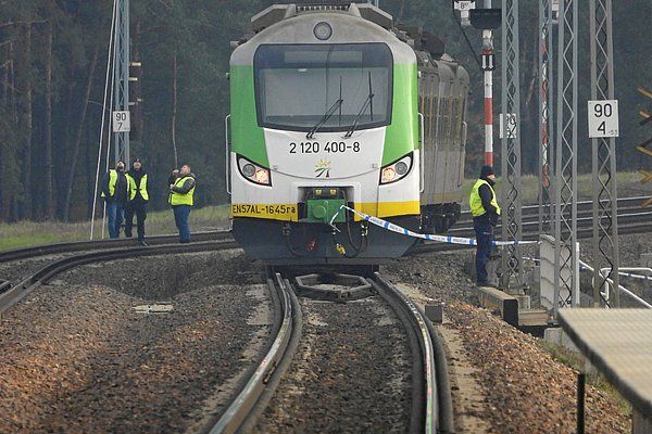 Туск: Взрыв на железной дороге в Польше совершили граждане Украины