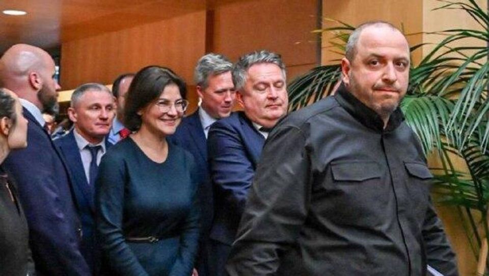 "Нервные" переговоры в Женеве: Киев заподозрили в передаче СМИ деталей плана Трампа