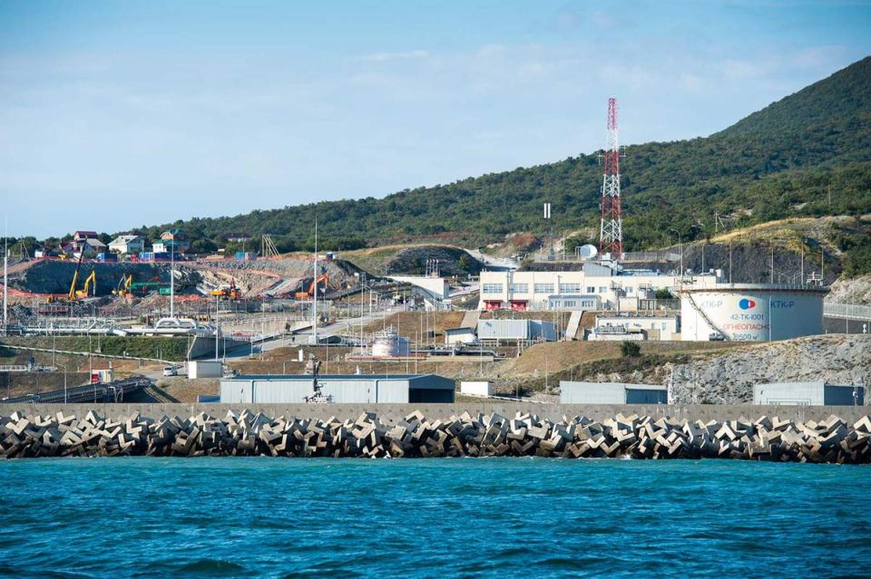 Юрий Котенок: Пресс-служба Каспийского трубопроводного консорциума сообщает, что в результате ночного налета украинских БПЛА на Новороссийск поврежден административный корпус морского терминала