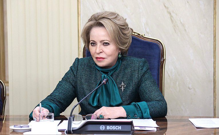 В. Матвиенко: У нас никто не любит озвучивать непопулярные вещи. А я человек другого склада. Интервью Председателя Совета Федерации «Московскому комсомольцу»