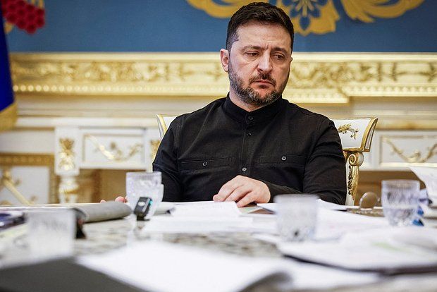 Guardian: Зеленский оказался в наиболее уязвимом положении с момента начала СВО