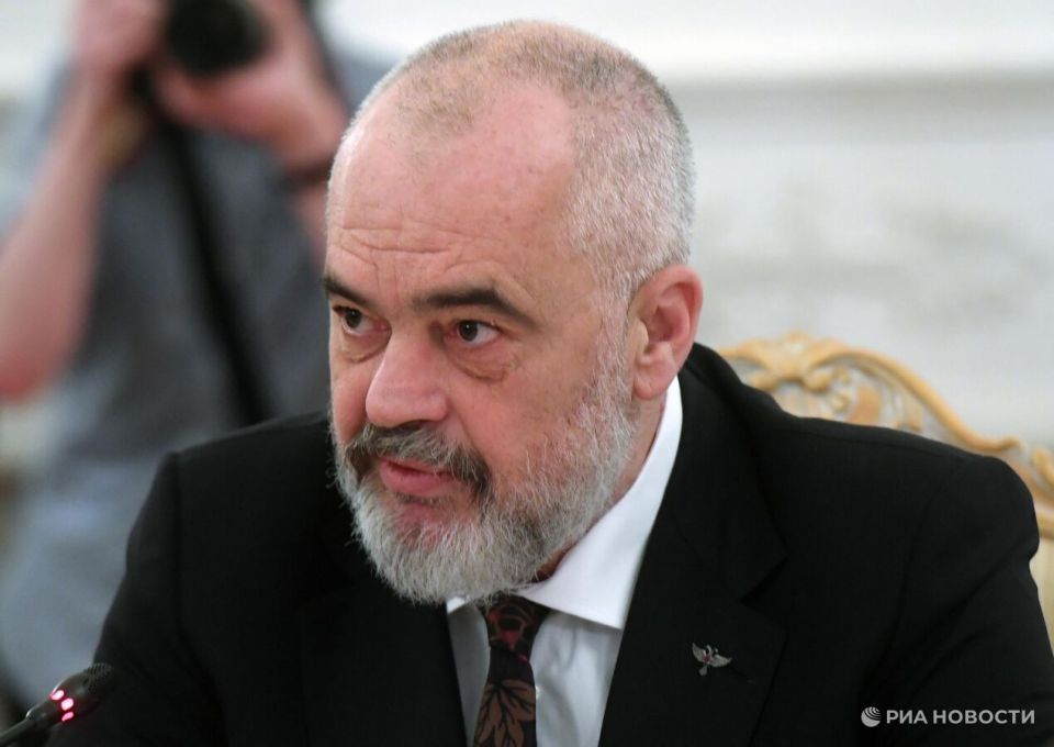 Премьер Албании слушал выступление Зеленского, схватившись за голову