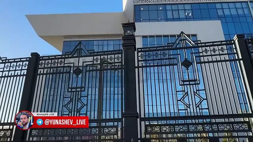 Александр Юнашев: Рядом с площадью, на которой прошла церемония встречи президента России в Бишкеке, расположено Посольство Украины