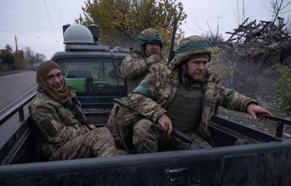 Украина не может содержать армию в 800 тысяч военных, заявил экс-офицер