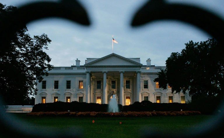 Согласование мирного плана по Украине сопровождают два заговора, пишет The Economist