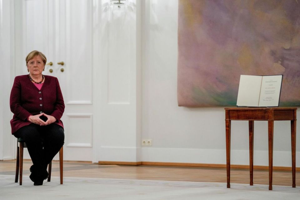 Меркель опровергла сообщения, что она винит Польшу в конфликте на Украине