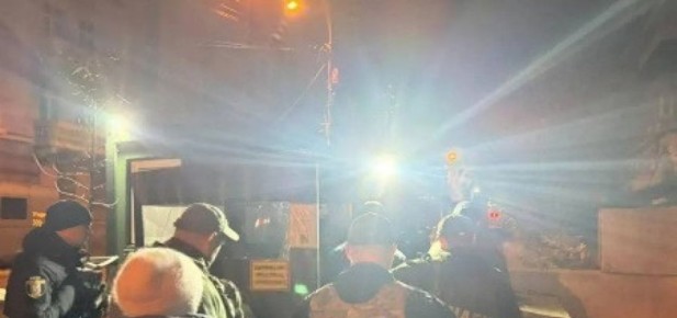 Актеры НАБУ в предрассветном тумане Киева