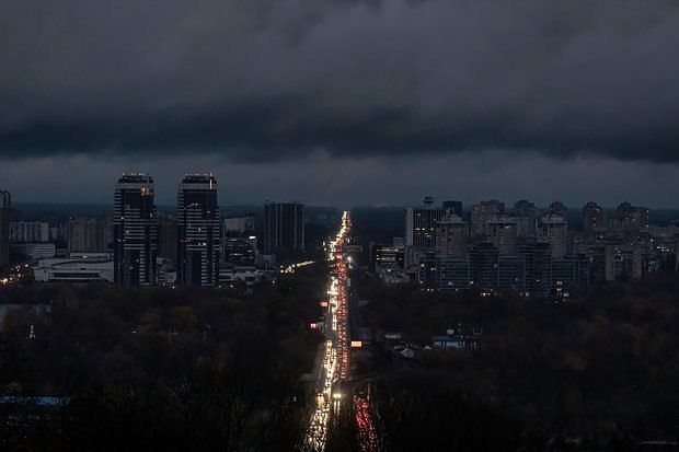 Киев замерзает.. В пяти районах столицы «страны 404» — проблемы с отоплением. Минэнерго страны заявило, что электричества нет у более 500 тысяч киевлян