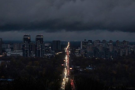 Киев замерзает.. В пяти районах столицы «страны 404» — проблемы с отоплением. Минэнерго страны заявило, что электричества нет у более 500 тысяч киевлян