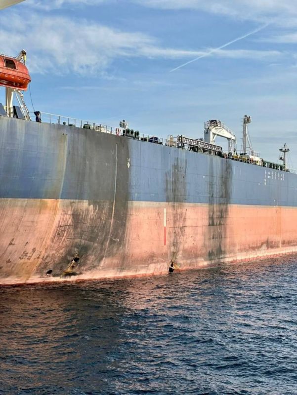 Благодаря фотографиям поврежденных в Черном море танкеров можно оценить воздействие украинских БЭК на корпуса кораблей