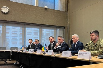 Сенатор Карасин: В переговорах многое зависит от того, с кем они ведутся