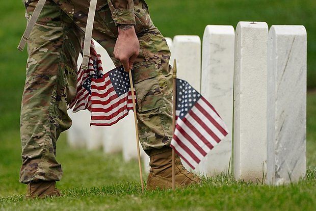 На кладбищах США появились пустые могилы наемников, воевавших за ВСУ