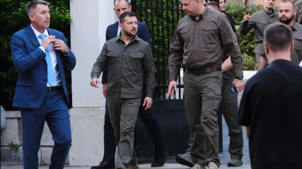 "Кремль получает шанс": Источник указал на три скрытые траектории для России после отставки на Украине "серого кардинала"