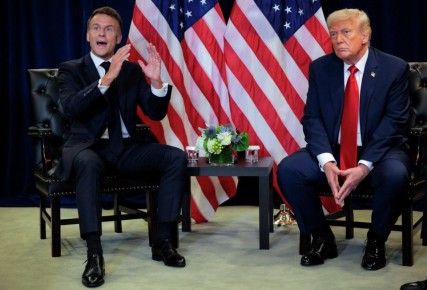 Макрон обсудил с Трампом ситуацию на Украине, пишет Reuters