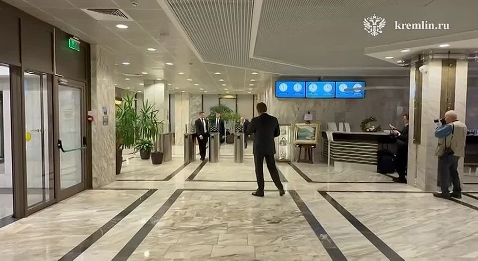 Перед переговорами с Уиткоффом Путин вышел к журналистам и стал объяснять, почему разговор об урегулировании ведется не с Европой, а с США