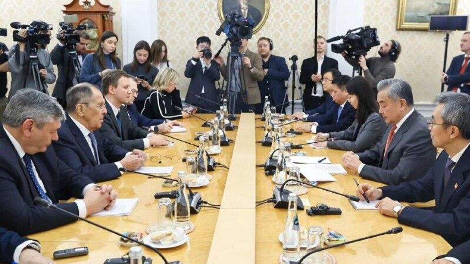 Лавров и Ван И провели переговоры в Москве