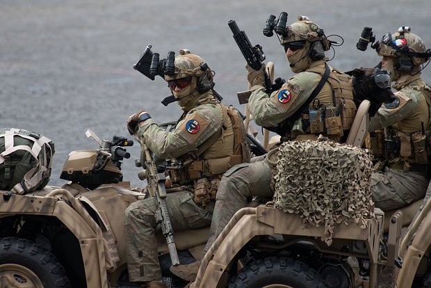 СВР России: Франция ищет способы ввязаться в конфликт на Украине