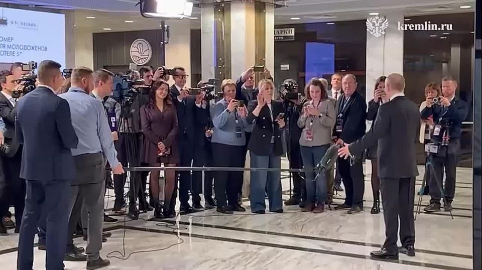 Что еще сказал президент Владимир Путин во время пресс-подхода к журналистам: