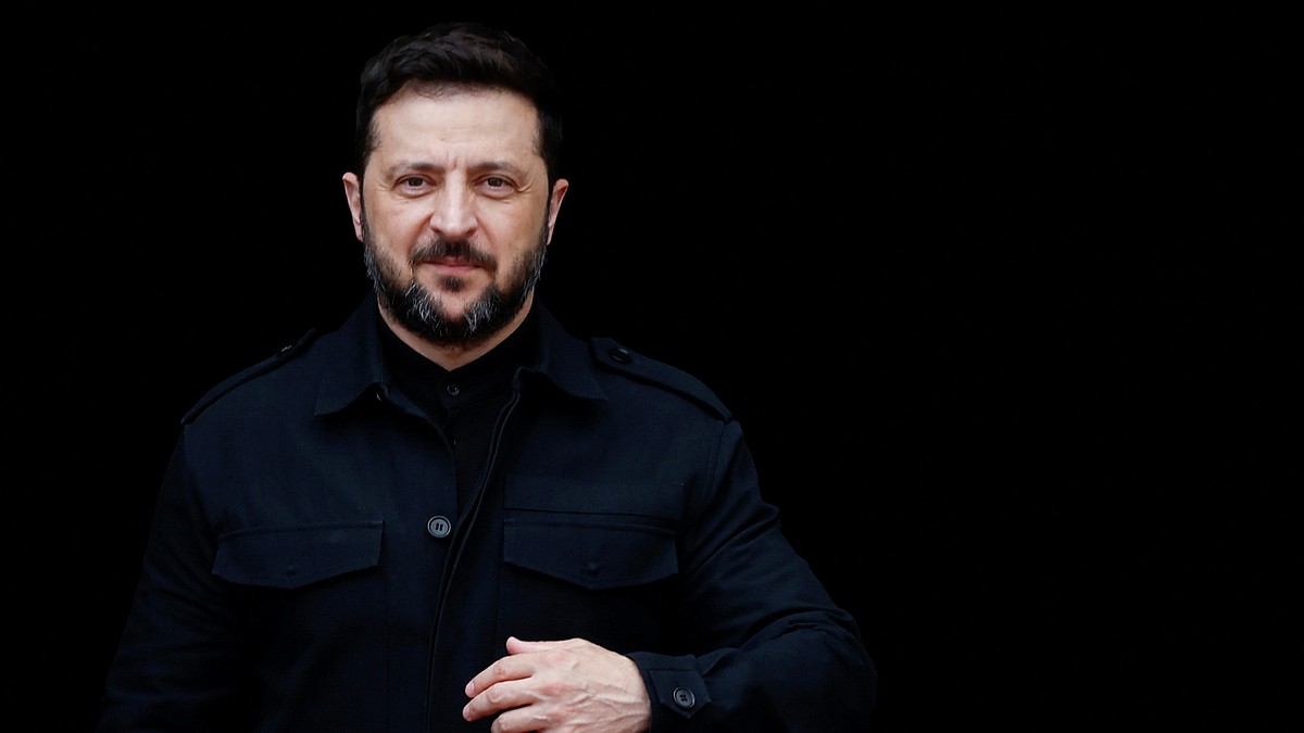 Украинцы хотят одного срока Зеленского: киевского главаря считают ответственным за коррупционный скандал