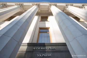 Дефицит в бюджете Украины составляет 20 миллиардов долларов, заявили в Раде