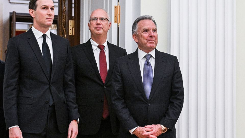 Щи с ананасами и выдержанный олень: чем накормили Уиткоффа и Кушнера в Москве перед встречей с Путиным