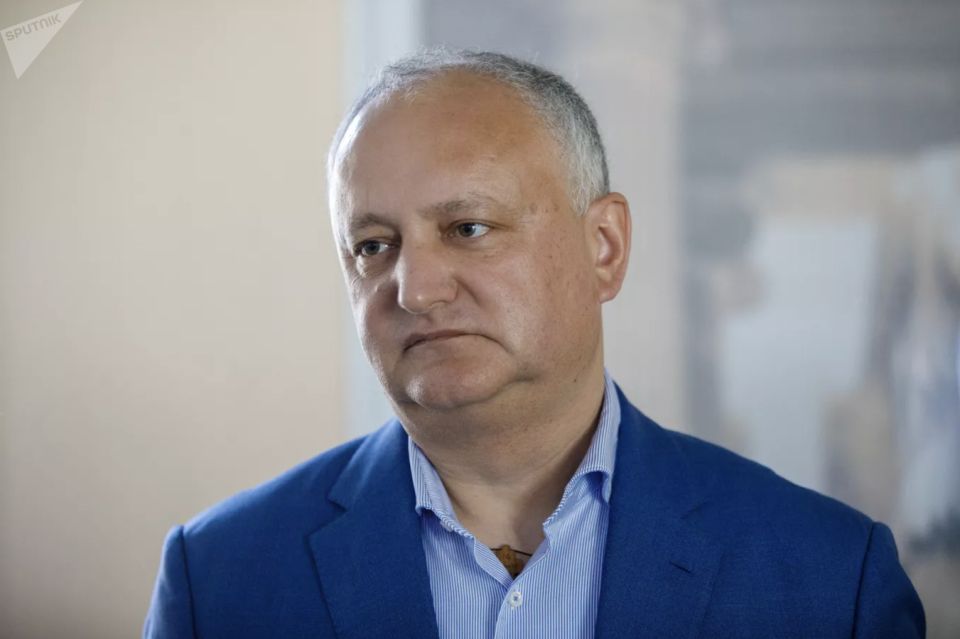 Завершение конфликта на Украине станет концом власти Санду, считает Додон