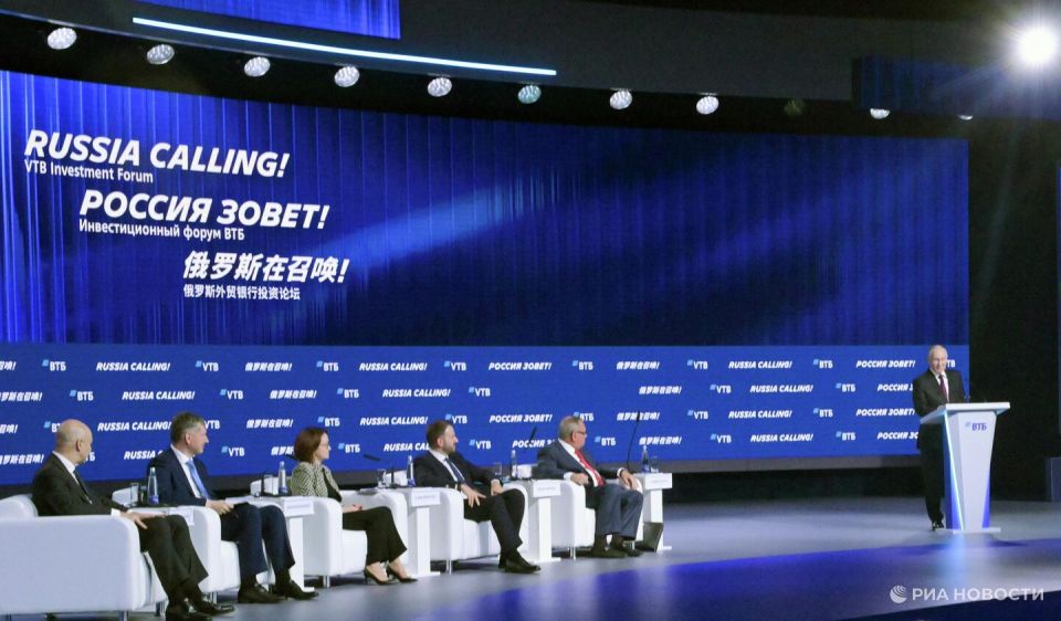 Руководство Украины занимается выклянчиванием денег, заявил Путин