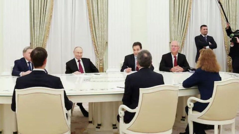 Встреча Путина с американскими представителями в Кремле длится уже четыре часа