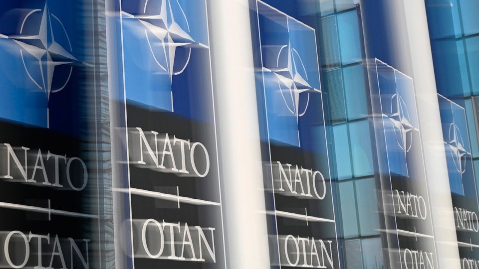 Politico: НАТО может отказаться от регулярных пакетов помощи Киеву