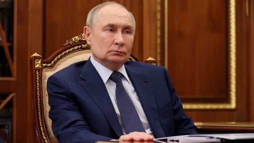 Россия не аннексировала Крым, а пришла на помощь жителям полуострова, она не могла поступить иначе, заявил Путин