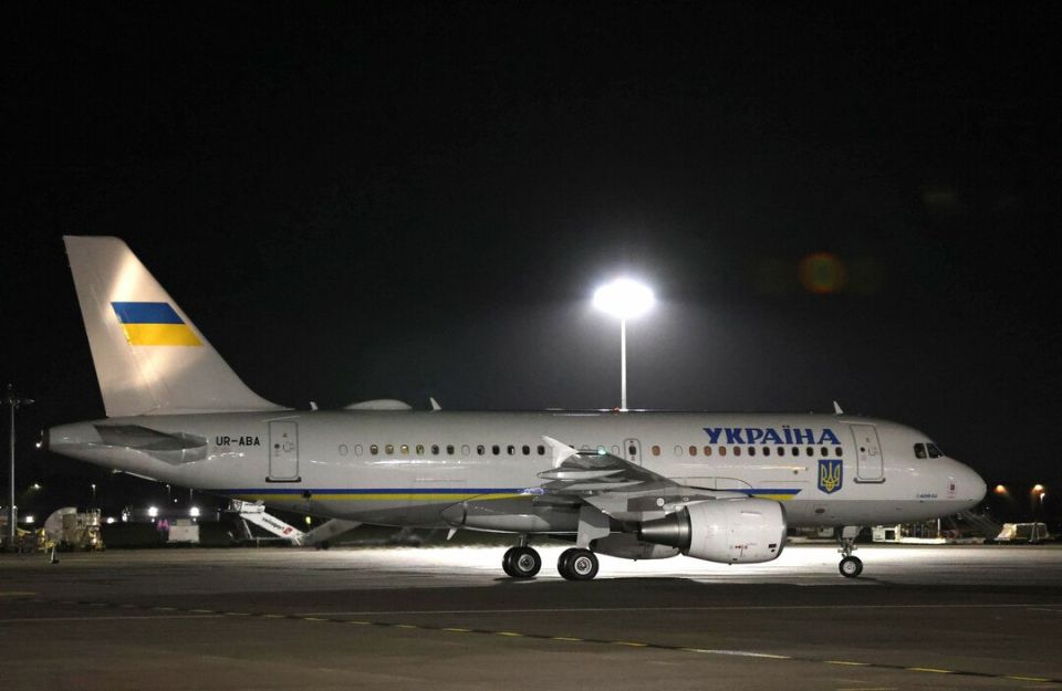 Юрий Котенок: Европейские СМИ, "топящие" за просроченного наркофюрера, решили подыграть ему в духе недавней истории, которая якобы приключилась с Урсулой фон дер Ляйен