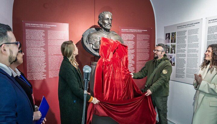 Эдуард Басурин: Украинские власти молятся на Иуду Мазепу