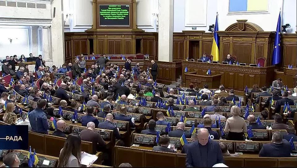 «Консолидация» через ликвидацию: как на Украине вытесняют русский язык из правового поля