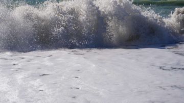 Атакованный и горевший танкер Kairos сел на мель у берегов Болгарии