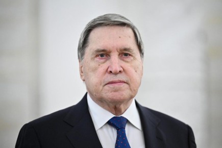 Европейцы постоянно выдвигают неприемлемые для Москвы требования и не способствуют урегулированию на Украине, заявил помощник президента РФ Юрий Ушаков